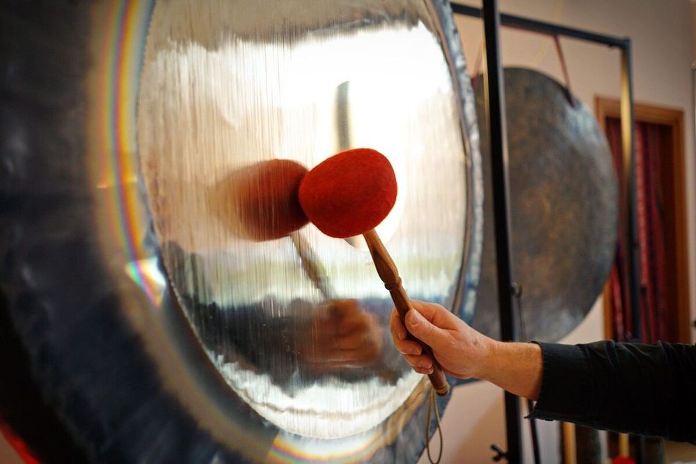 What are healing frequencies and how do they affect the body?